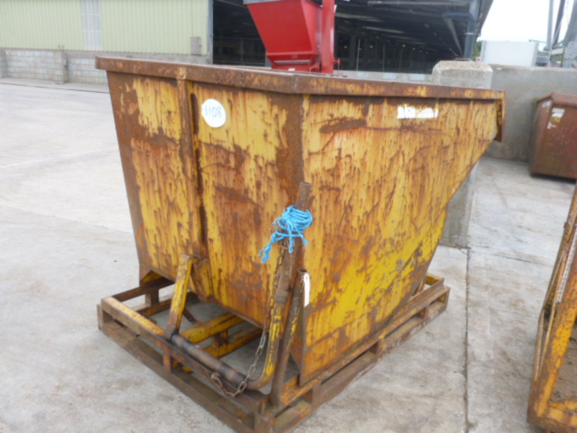 2-3 TON FORK LIFT SKIP