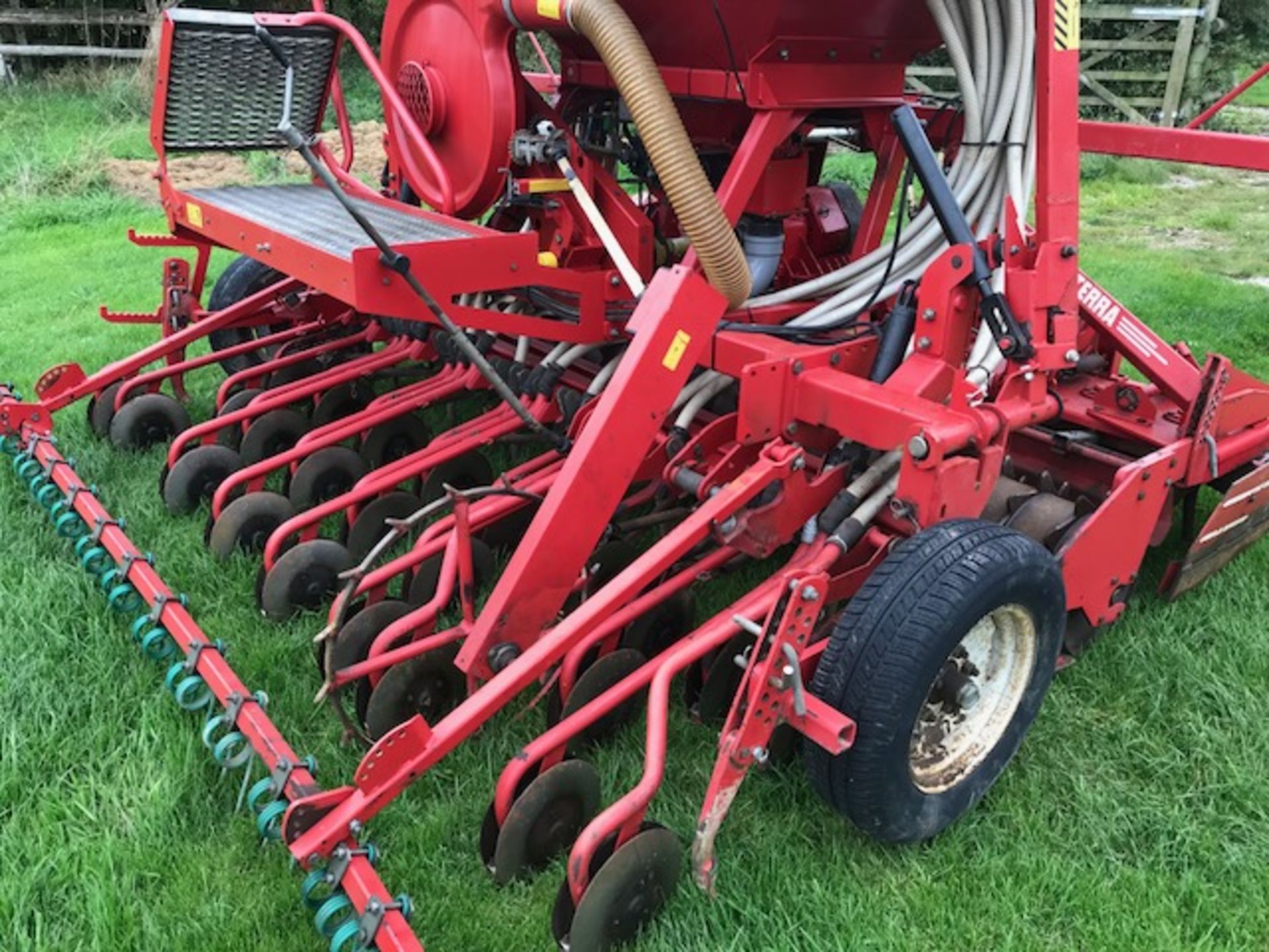 SPRING TYRE CULTIVTOR WITH CRUMBLE ROLLE - Image 2 of 9