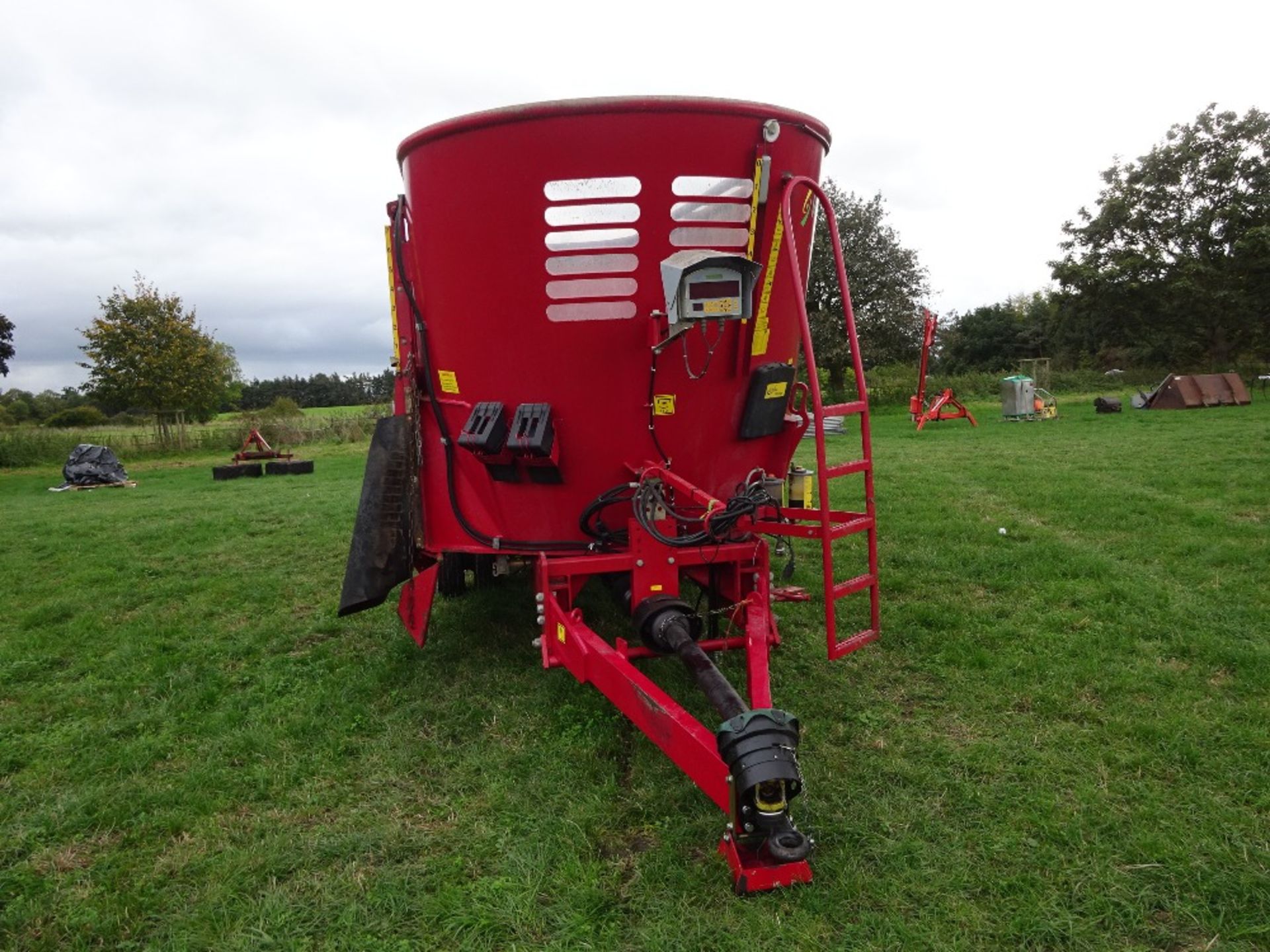 BVL Twin Tub 15m Mixer Wagon (2 new door knives) 2014 - Image 2 of 4