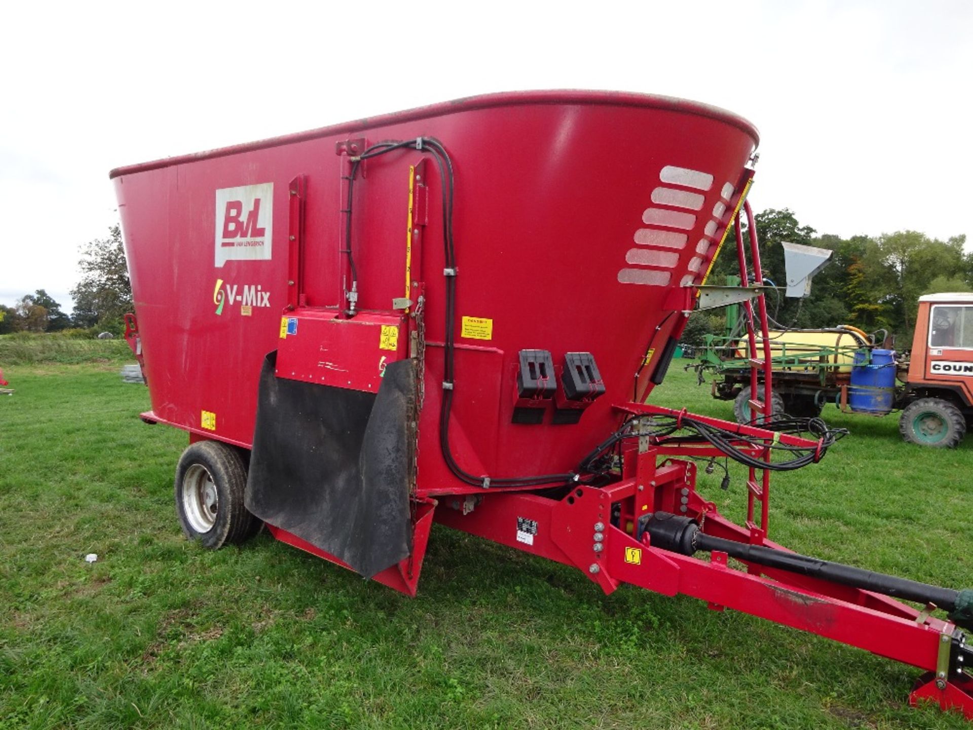 BVL Twin Tub 15m Mixer Wagon (2 new door knives) 2014 - Image 3 of 4