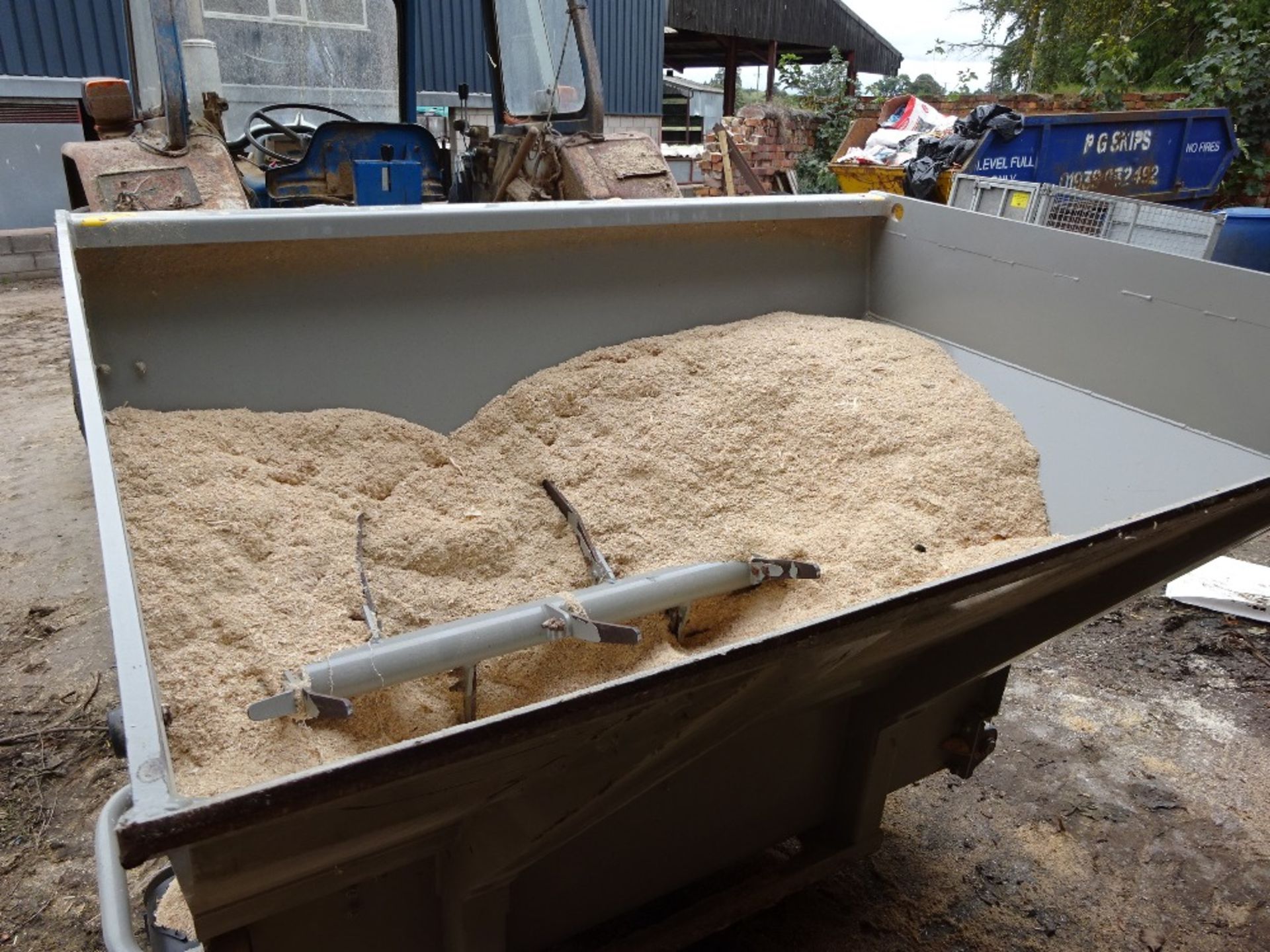Shelbourne Sawdust Dispenser 2015 - Image 2 of 3