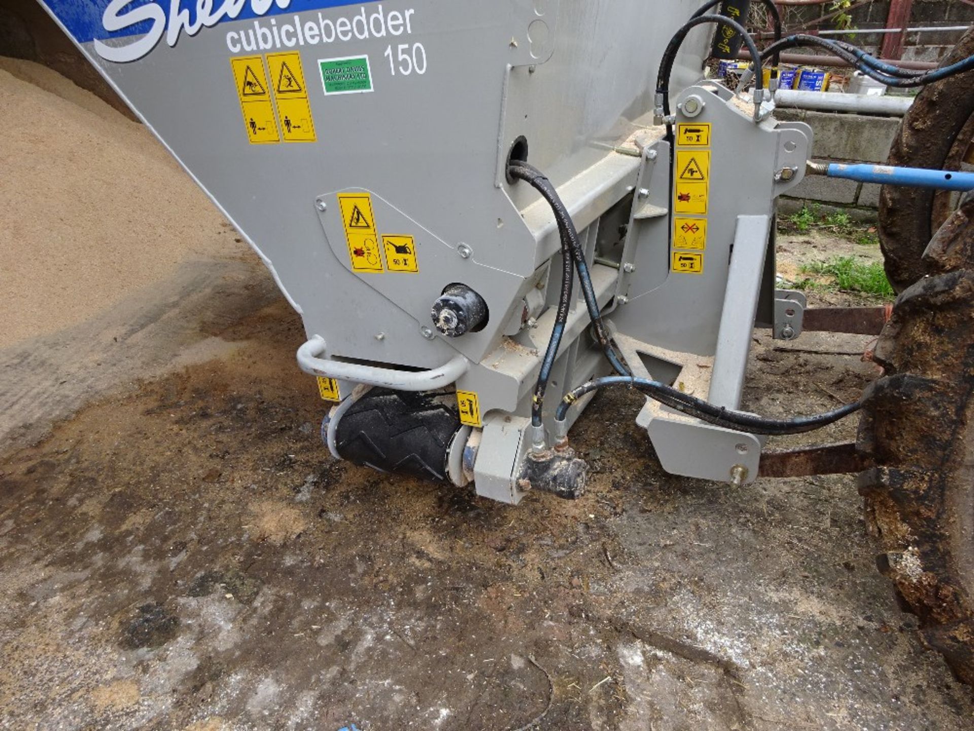 Shelbourne Sawdust Dispenser 2015 - Image 3 of 3