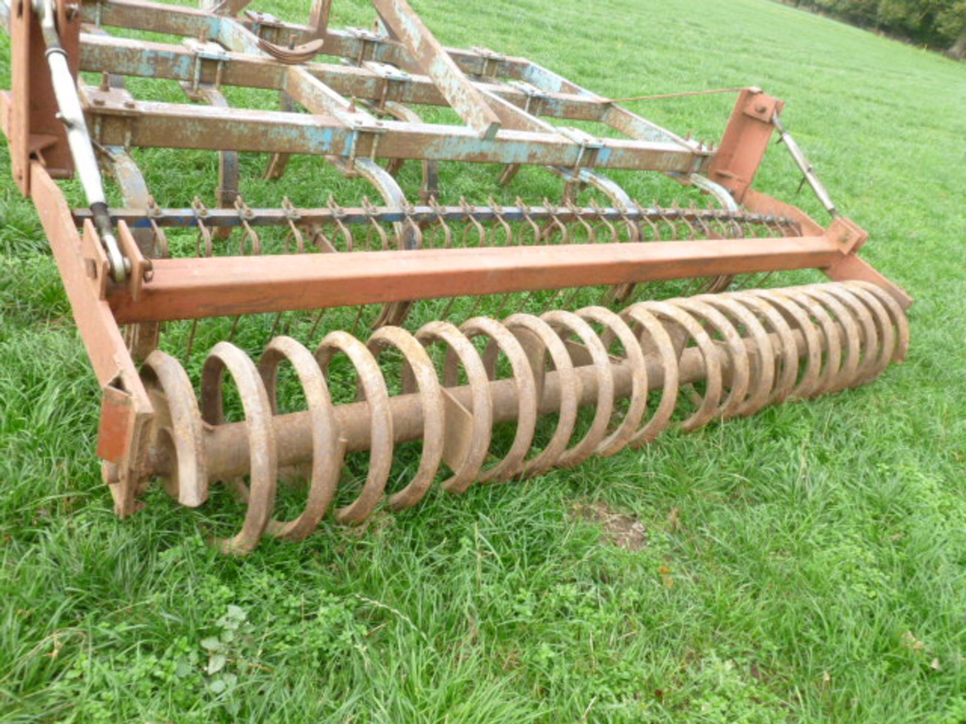 9’ Pigtail Cultivator with spiral roller - Image 3 of 3