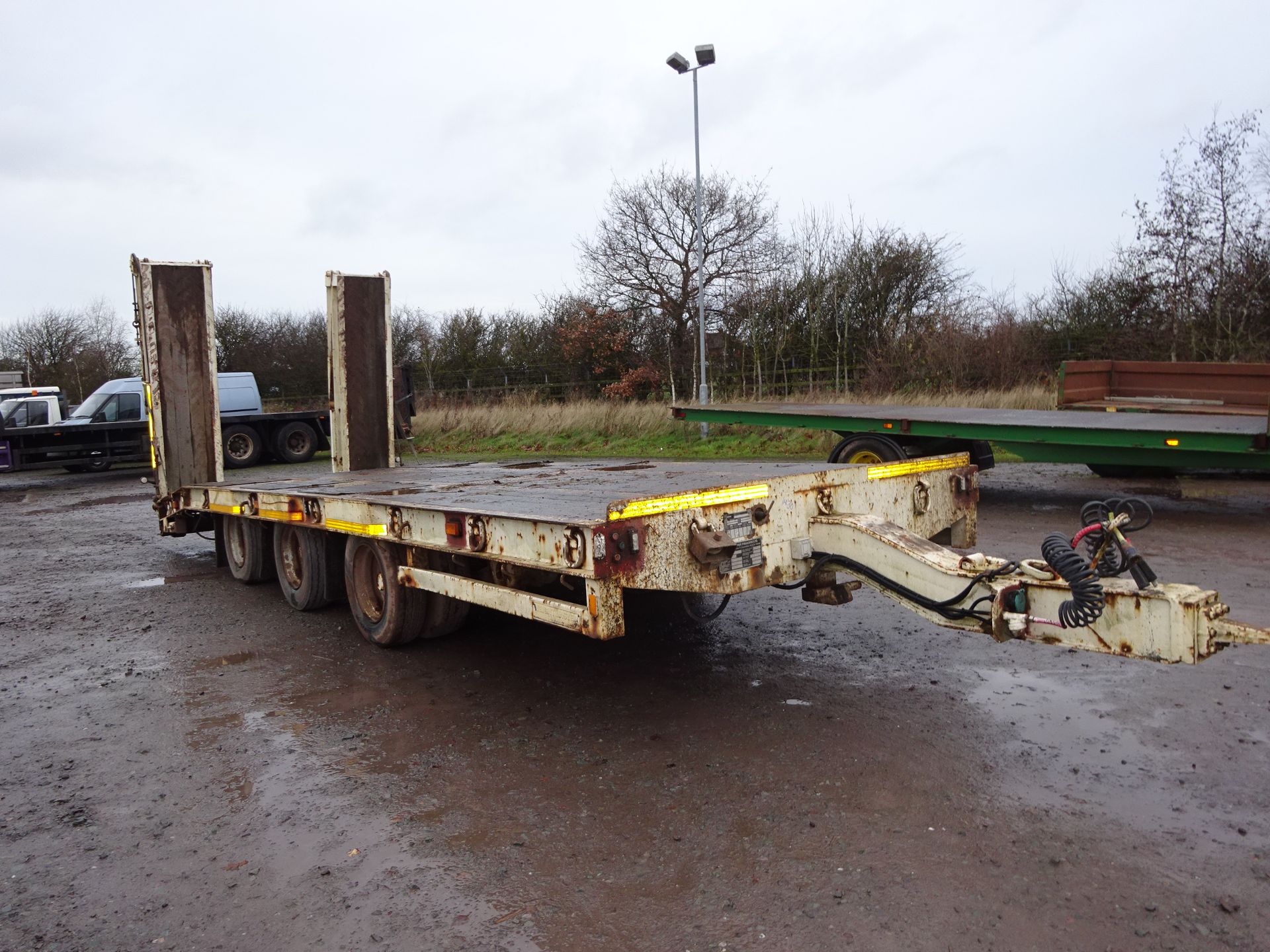 (2000) WEIGHMASTER LOW LOADER TRAILER 24T, TRI AXLE, FRONT/REAR LIFTING AXLE, HYDRAULIC DOUBLE