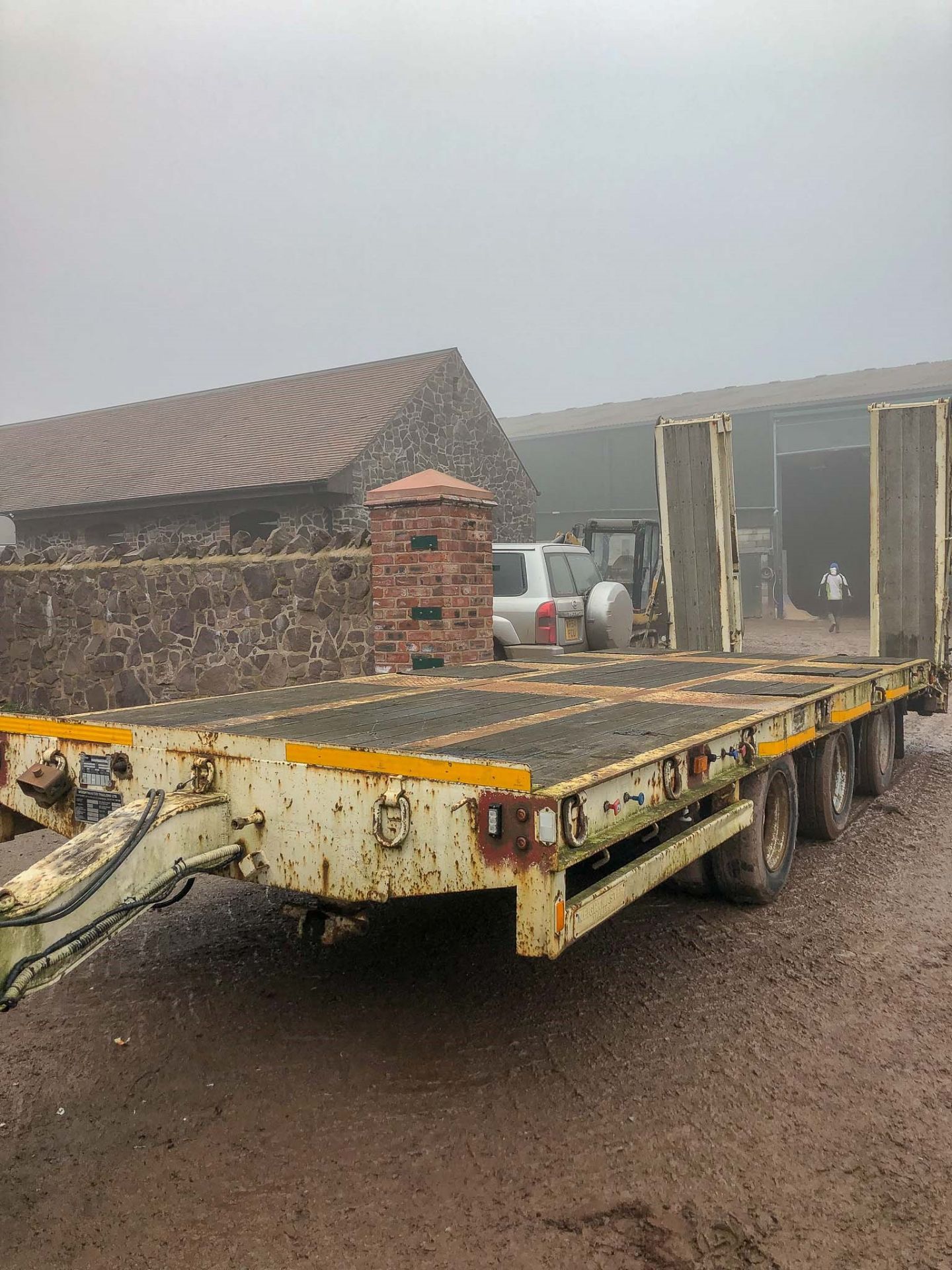 (2000) WEIGHMASTER LOW LOADER TRAILER 24T, TRI AXLE, FRONT/REAR LIFTING AXLE, HYDRAULIC DOUBLE - Image 3 of 5