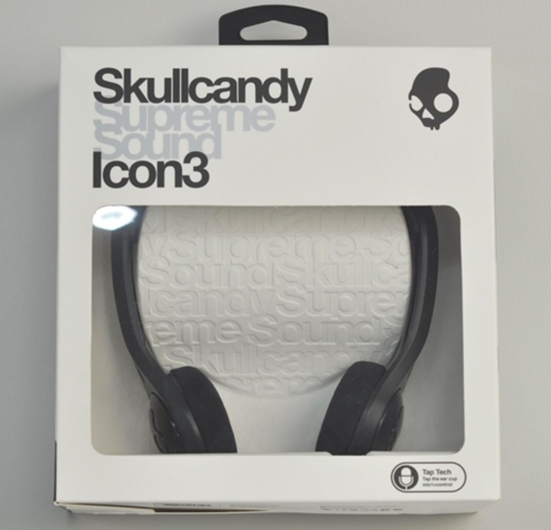 V Brand New Skullcandy Cassette Headphones - With Mic and Remote - Interchangeable Ear Pillows - - Image 2 of 2