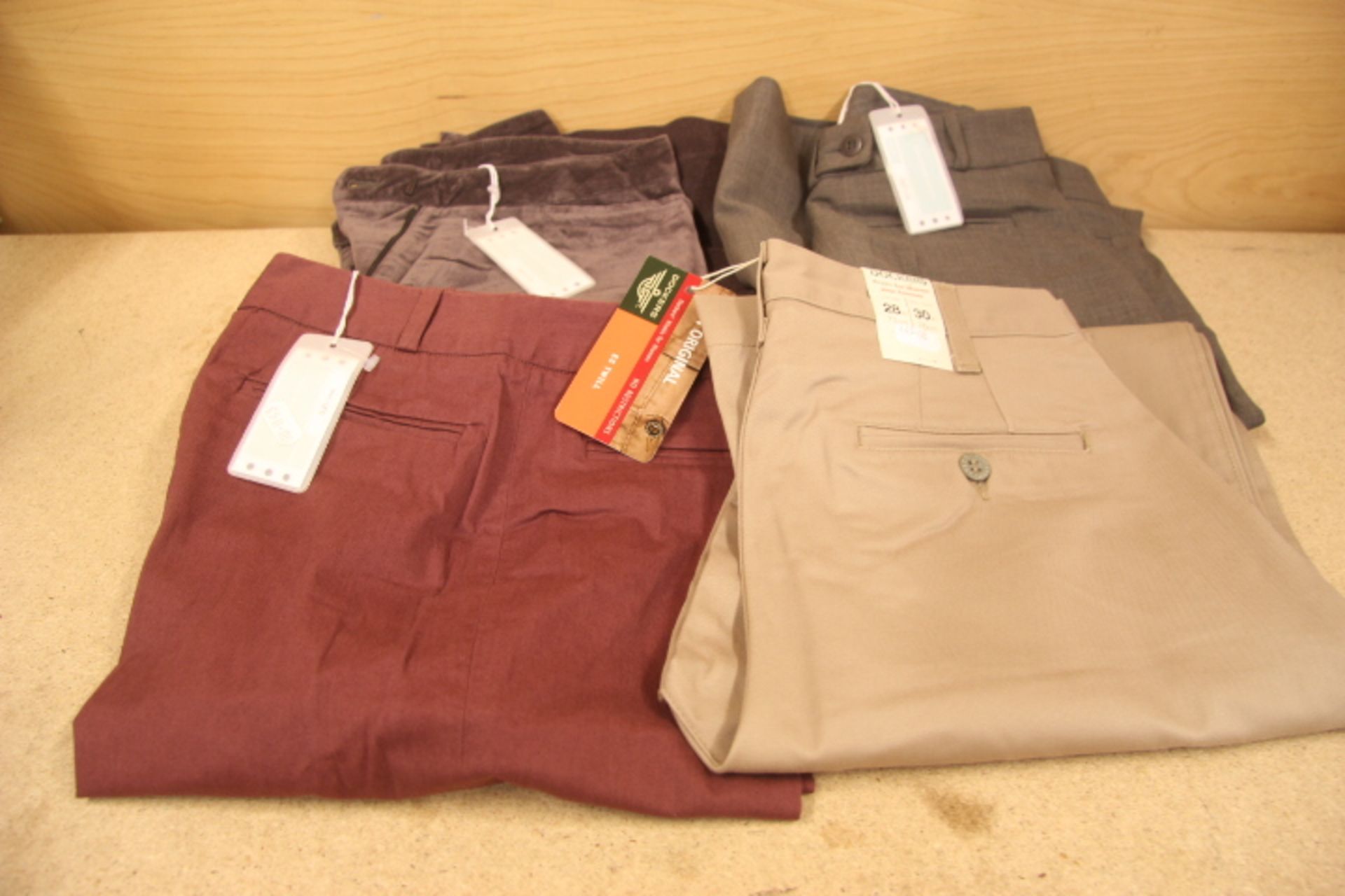 V Brand New A Lot Of Four Various Pairs Dockers Trousers 28 Waist