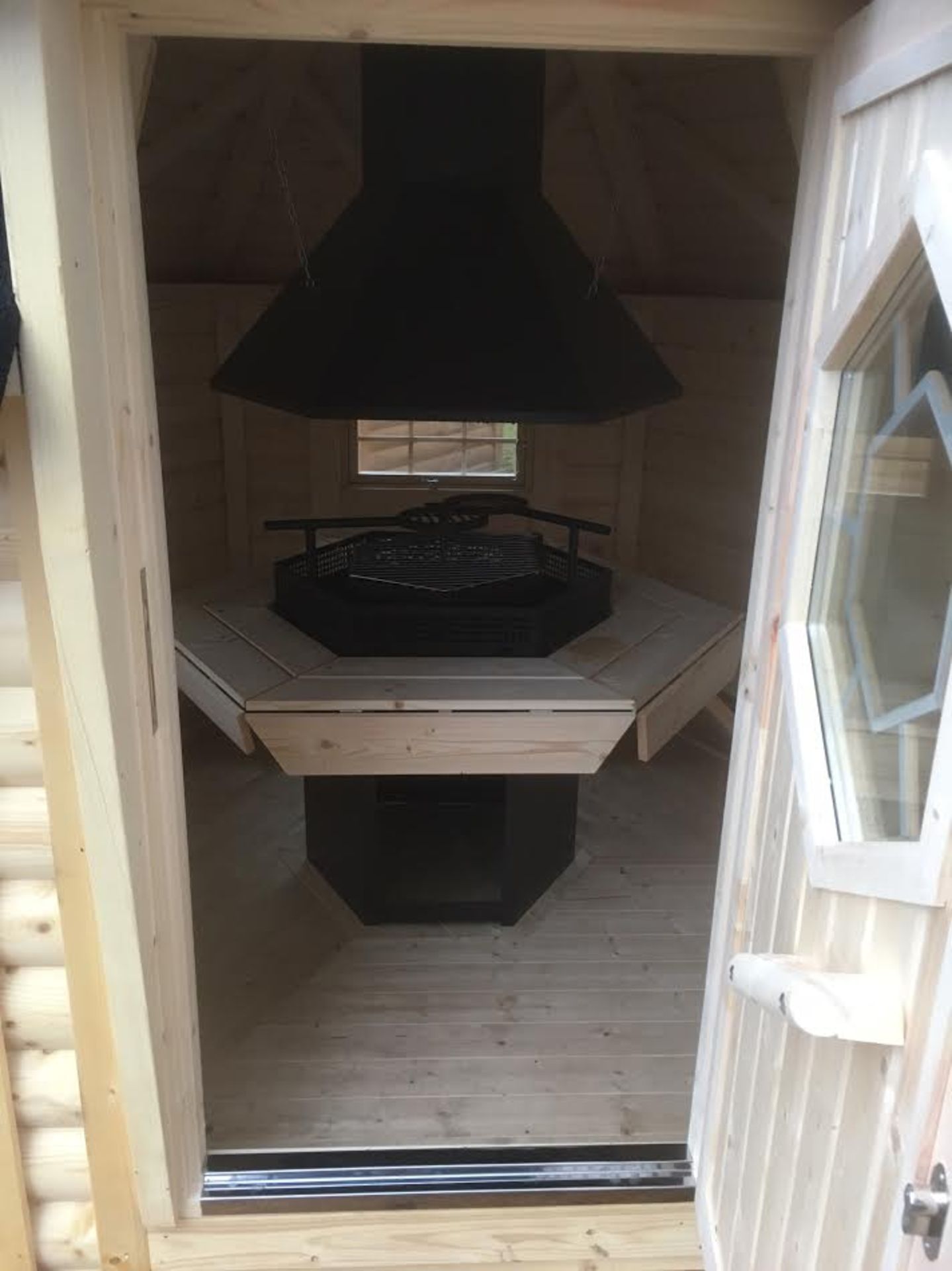 V Brand New 4.5m sq Grill Cabin - Inside Grill With Cooking Platforms & Table - Bitumen Roof - Image 4 of 4