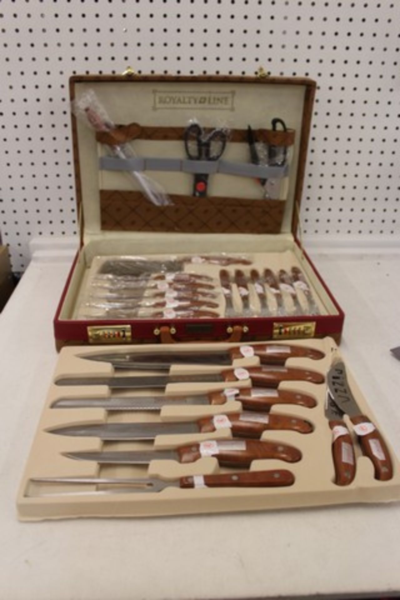 V Brand New 25pc Professional Chefs Knife & Cutlery Set in Leather pu case - Includes Chopper-