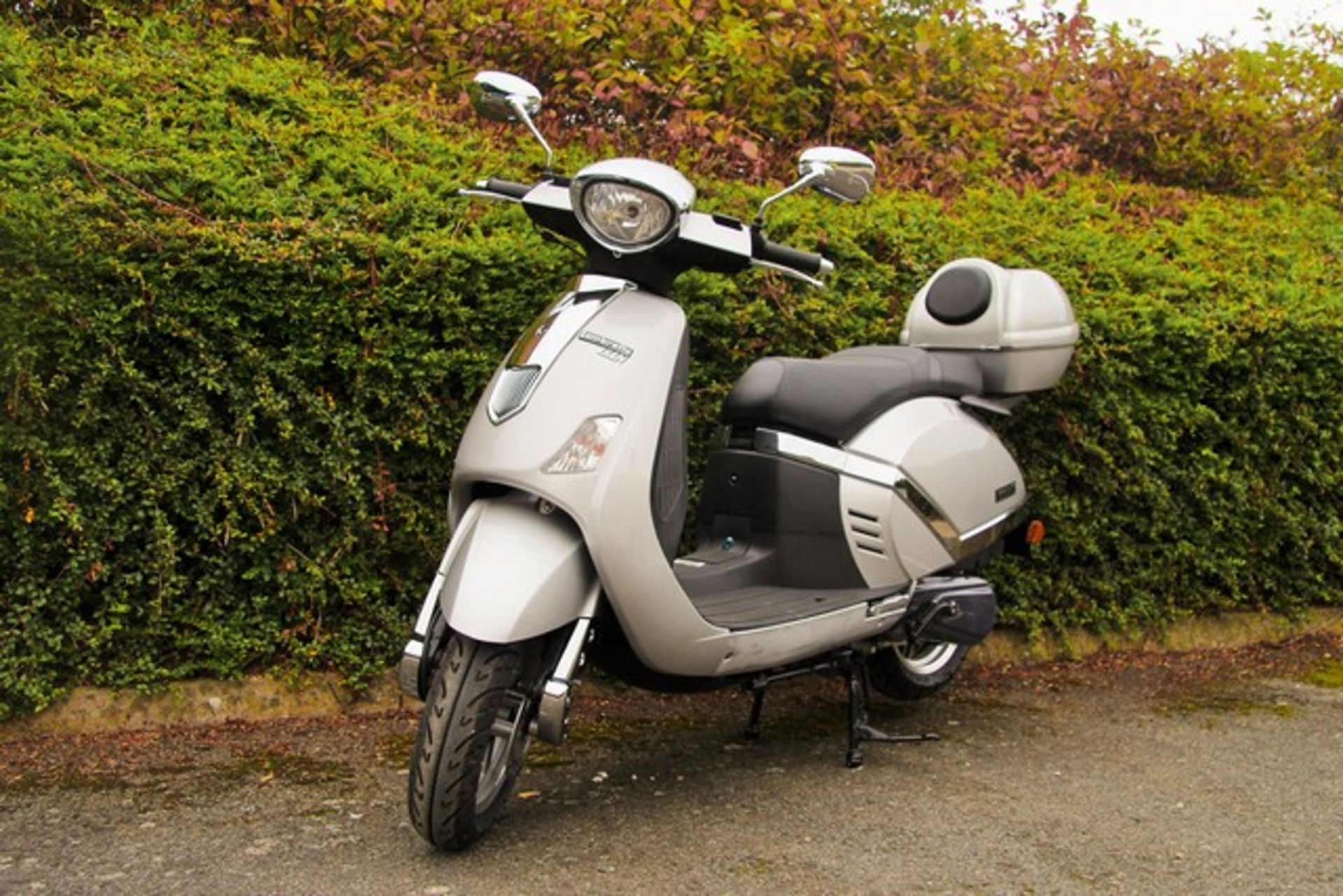 V Brand New Lambretta Scooter - 151cc - Example Pictures - These Models Are New And Unused Complete