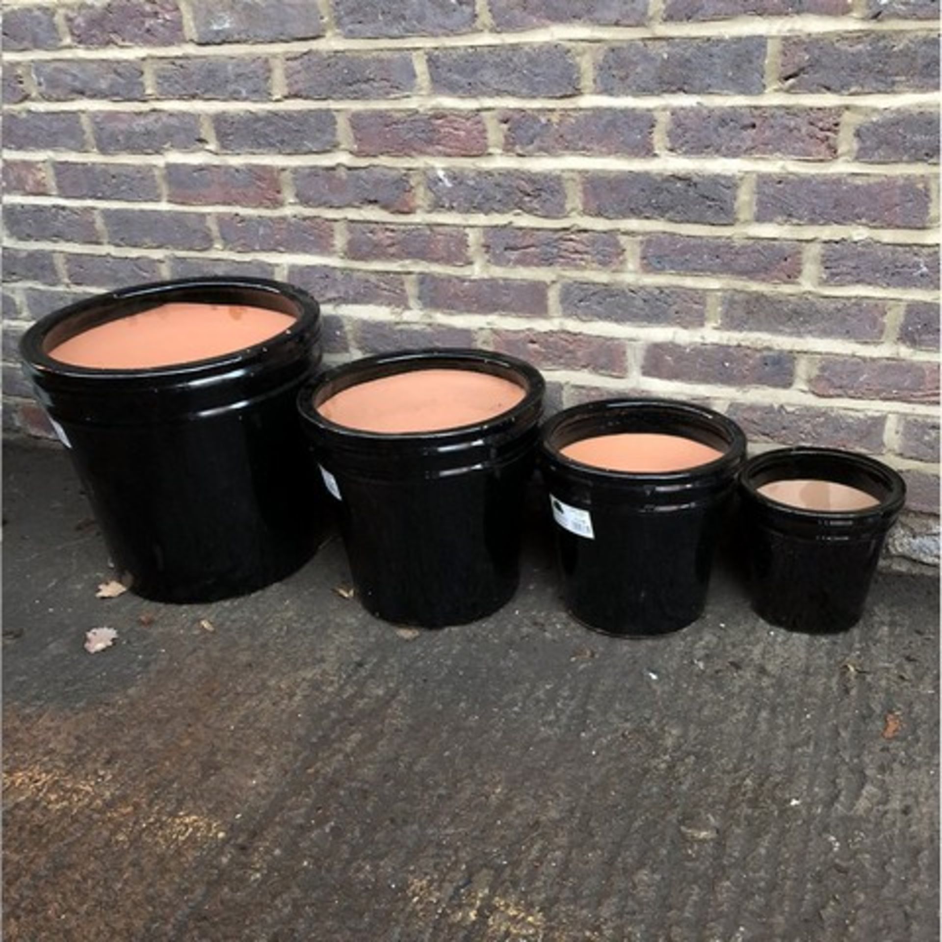 V Brand New Set Of Four Black Glazed Planters RRP £66.96 (Woodside Garden Centre £160.00)