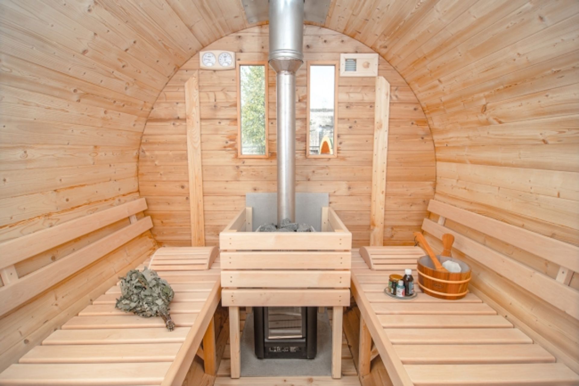V Brand New 4m Spruce Barrel With 2.2m Sauna (Internal) - 0.6m Terrace - Changing Room & Sauna - Image 3 of 3