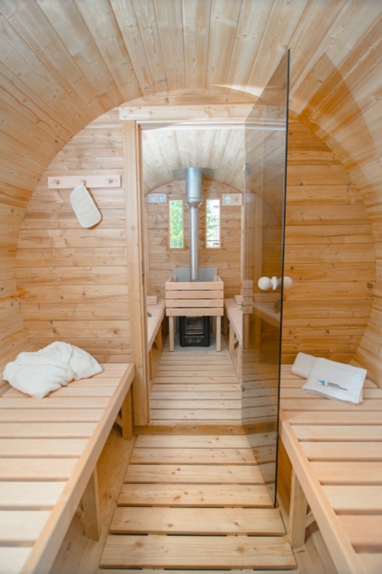 V Brand New 4m Spruce Barrel With 2.2m Sauna (Internal) - 0.6m Terrace - Changing Room & Sauna - Image 2 of 3