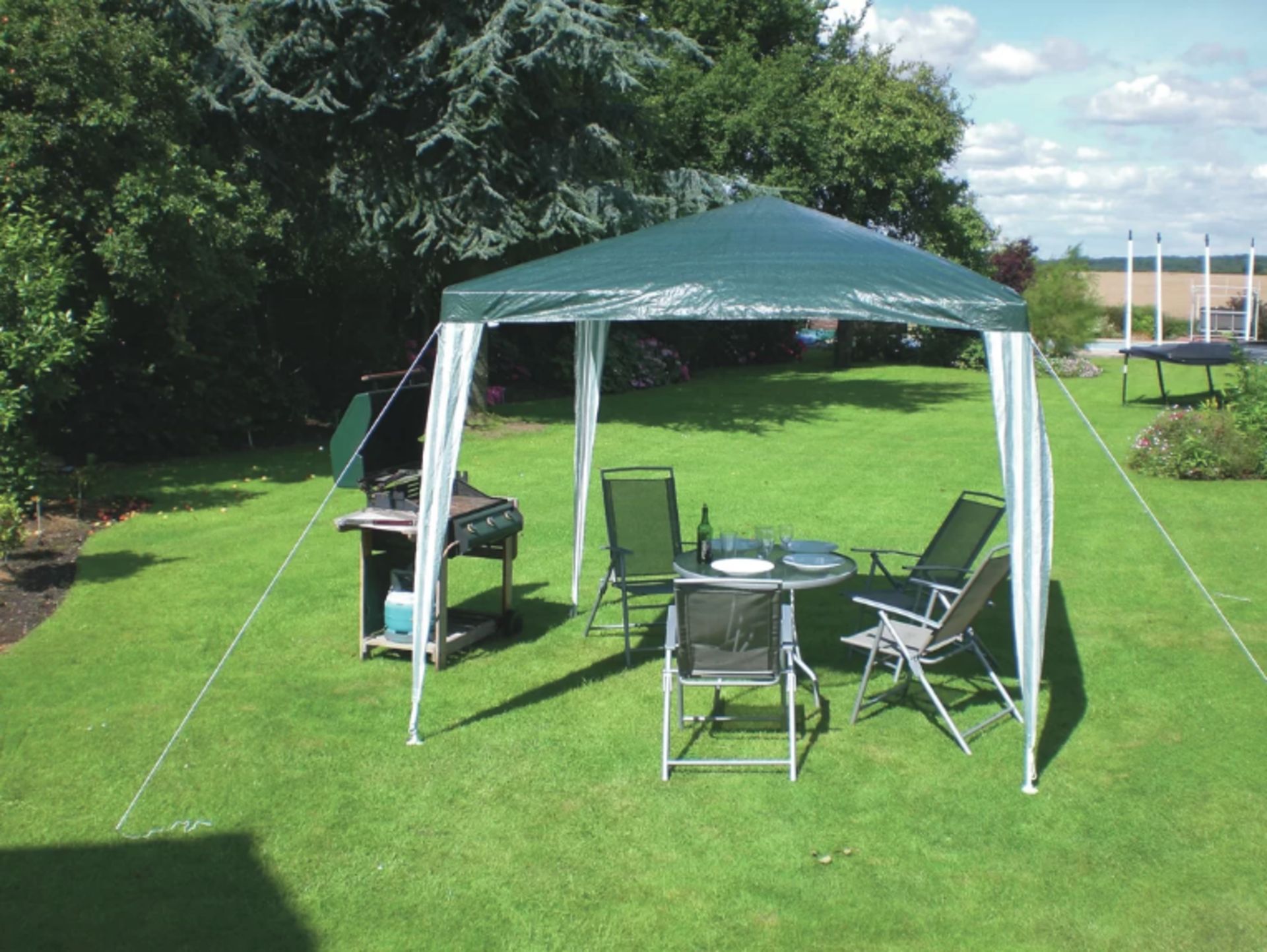 V Brand New 2.4m x 2.4m Gazebo Party Tent - Simple and Easy Setup - Tie Down Ropes Included - Easy