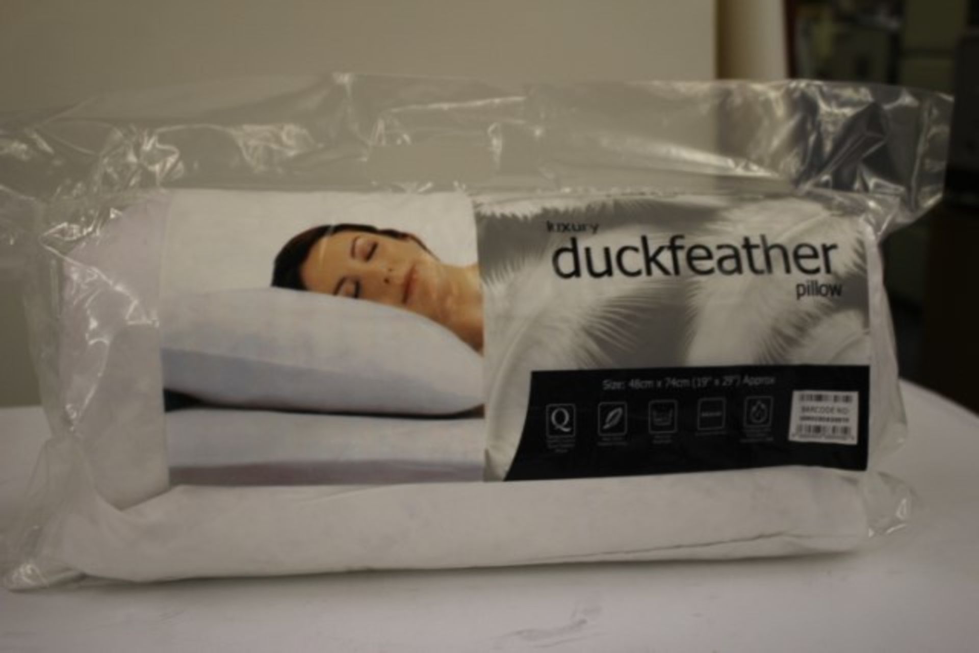 V Brand New Luxury Duck Feather Pillow RRP ú29.99 - Image 2 of 2