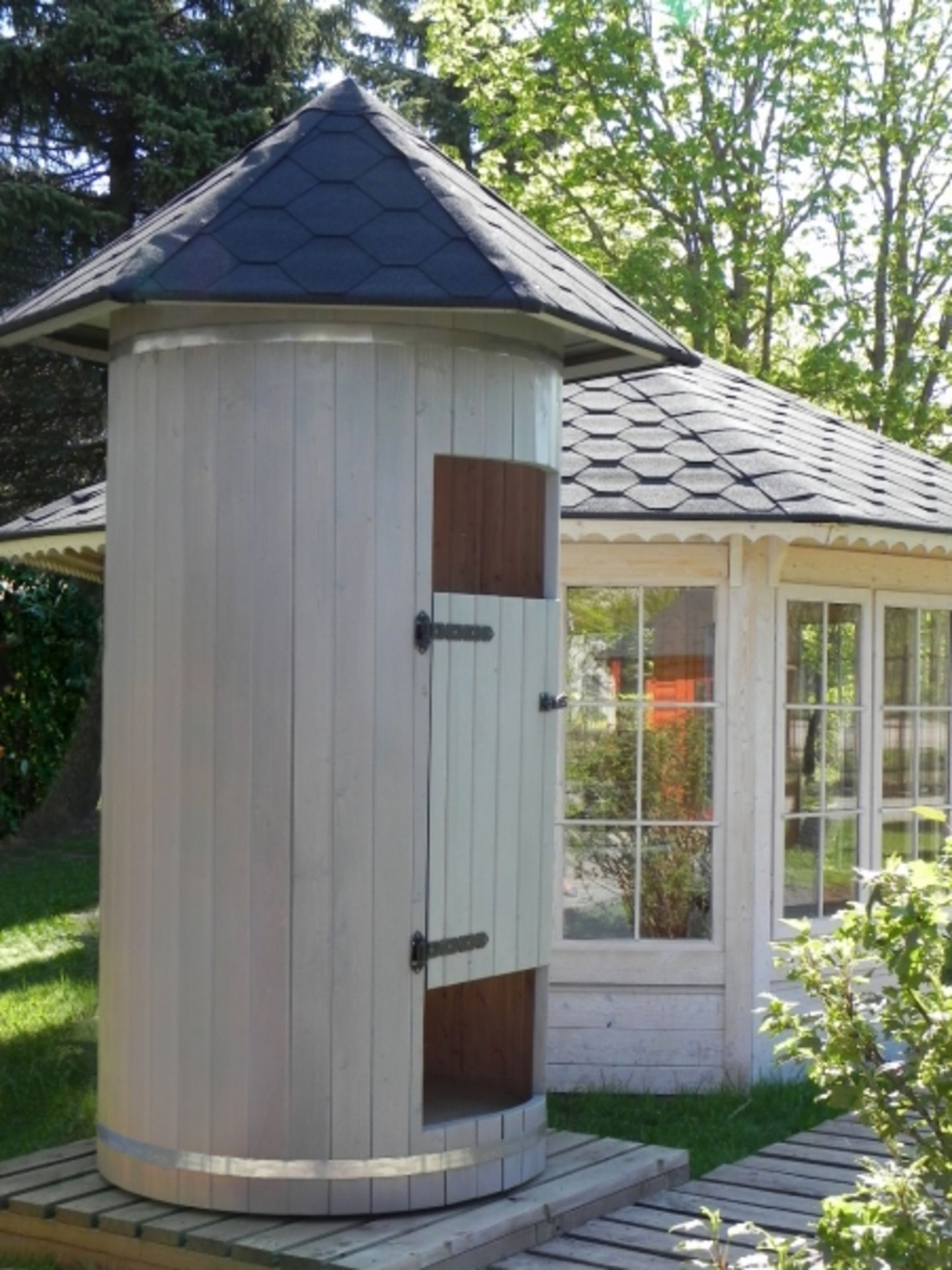 V Brand New Spruce 1.2m Shower Room - Total Height 3m - Height To Roof 2.3m - Roof Is Covered In