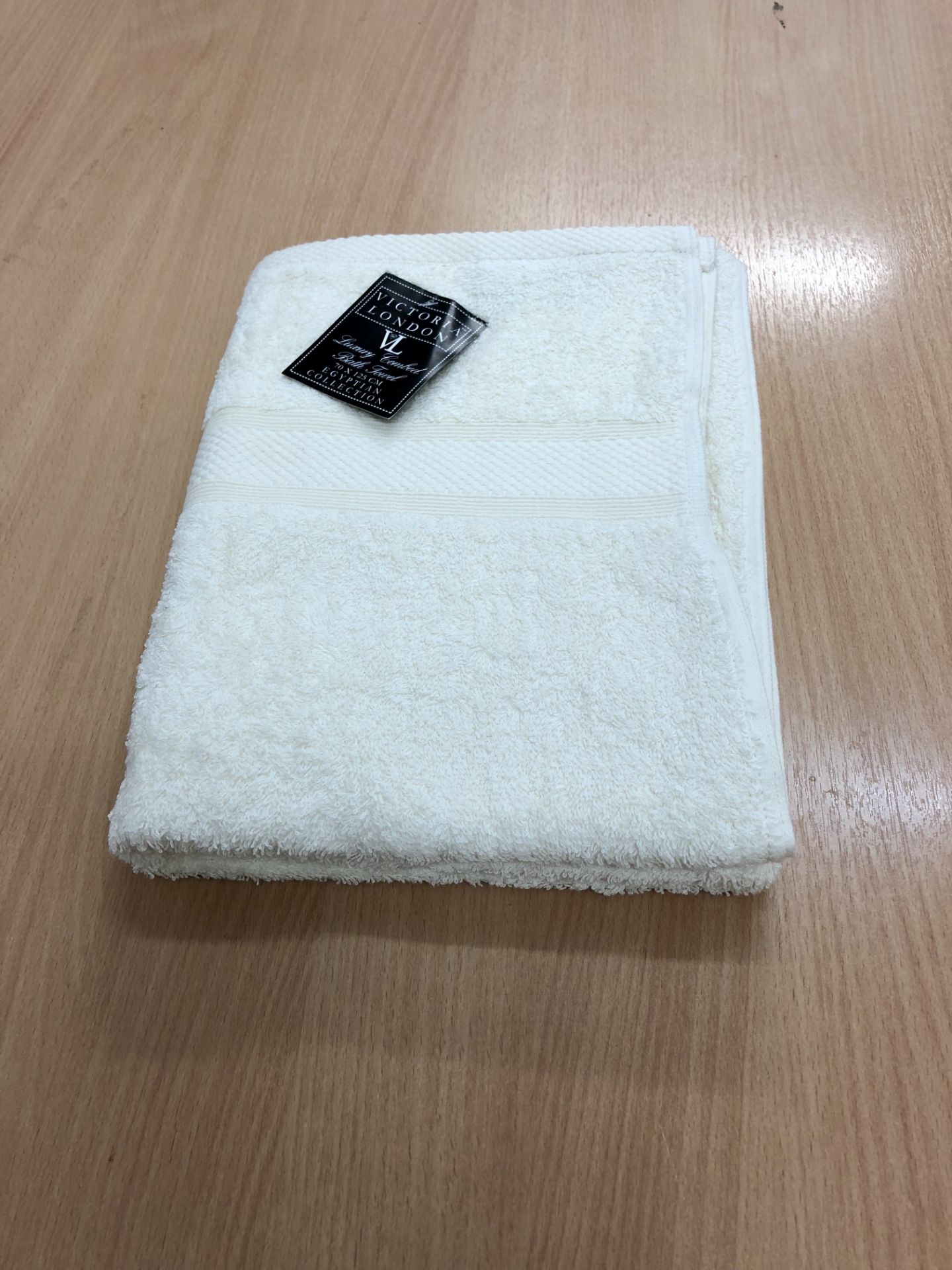 V Brand New 100% Cotton Bath Towel - Hotel Quality - 125 x 70 cm - Cream - ISP £16.00 Dunelm ( - Image 2 of 2