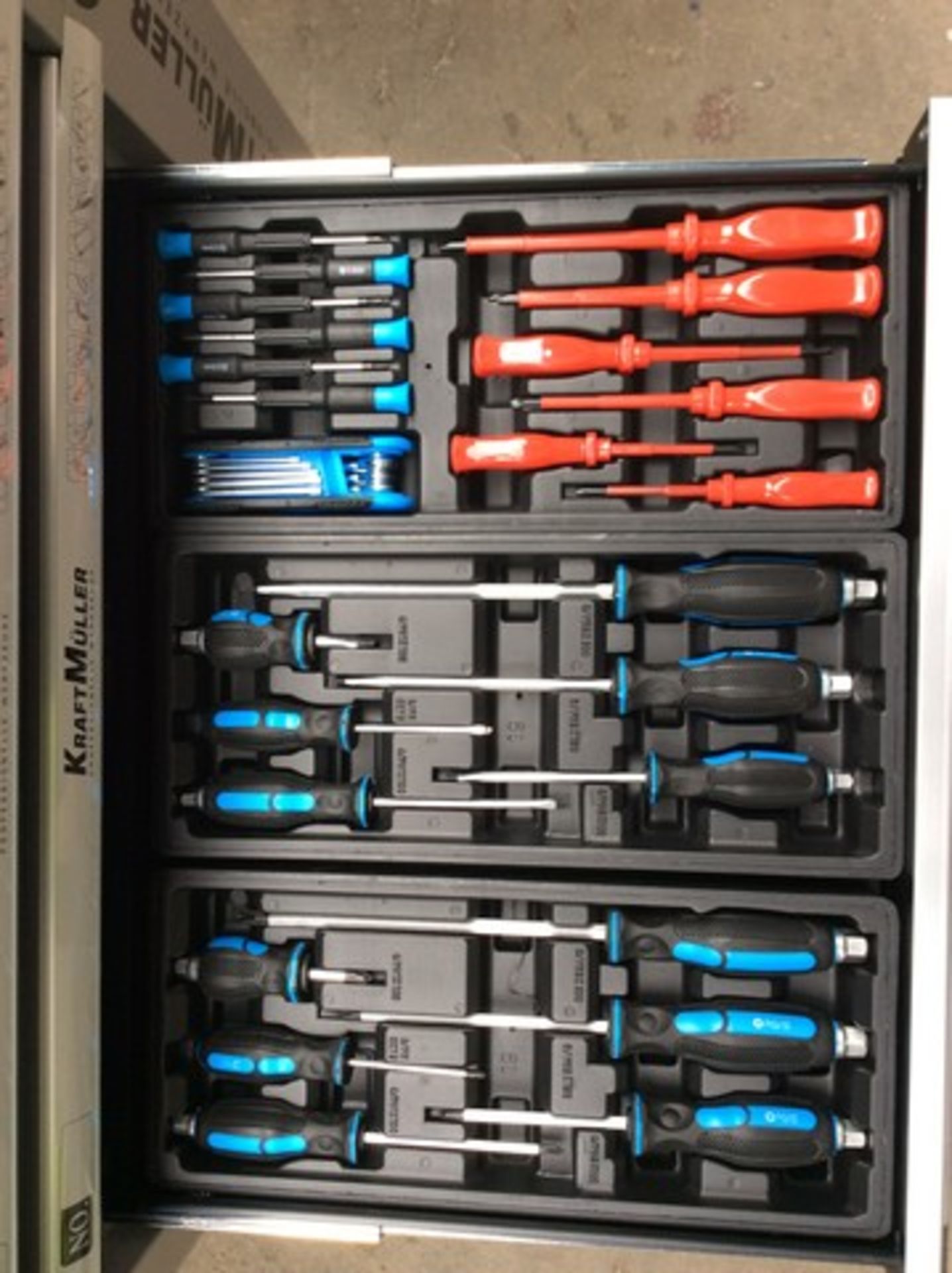 V Brand New Seven Drawer Locking Garage Tool Cabinet With Side Door On Lockable Casters - - Bild 7 aus 8