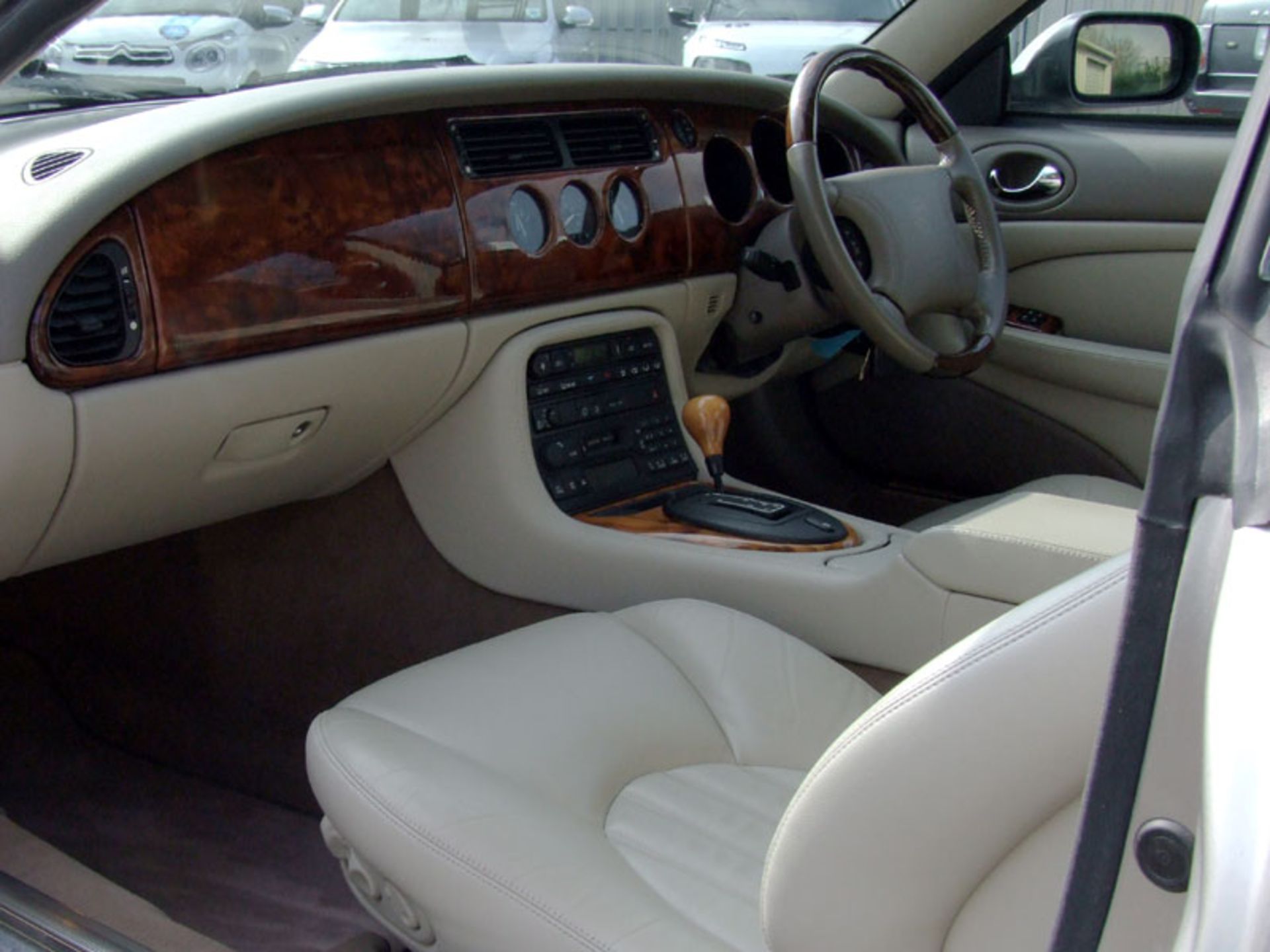 1999 Jaguar XK8 - Image 4 of 7