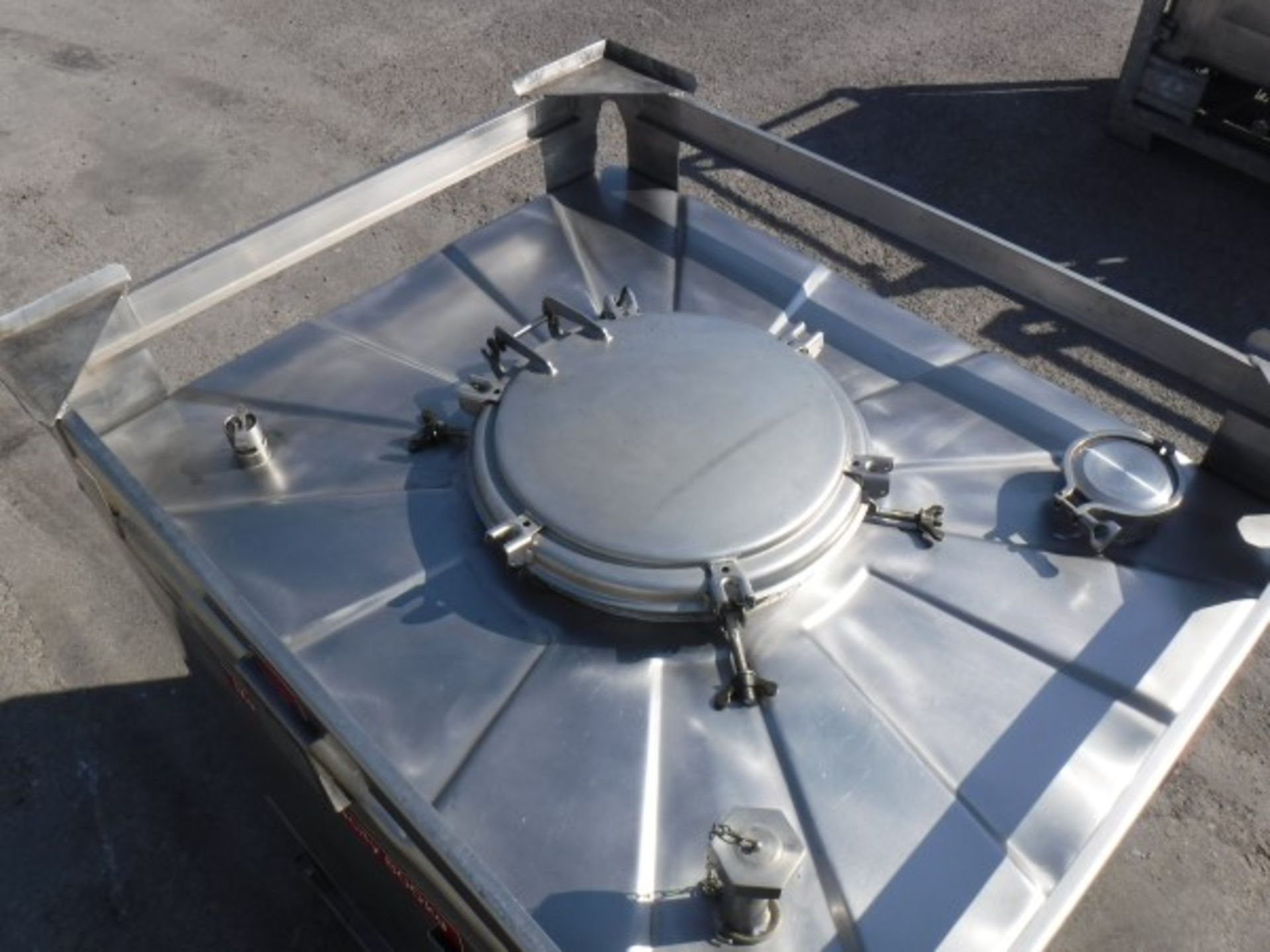 Stainless Steel IBC, 950 litres, Inspection Cover, 2 Filling Points and Pressure release Valve. 1 - Image 6 of 8