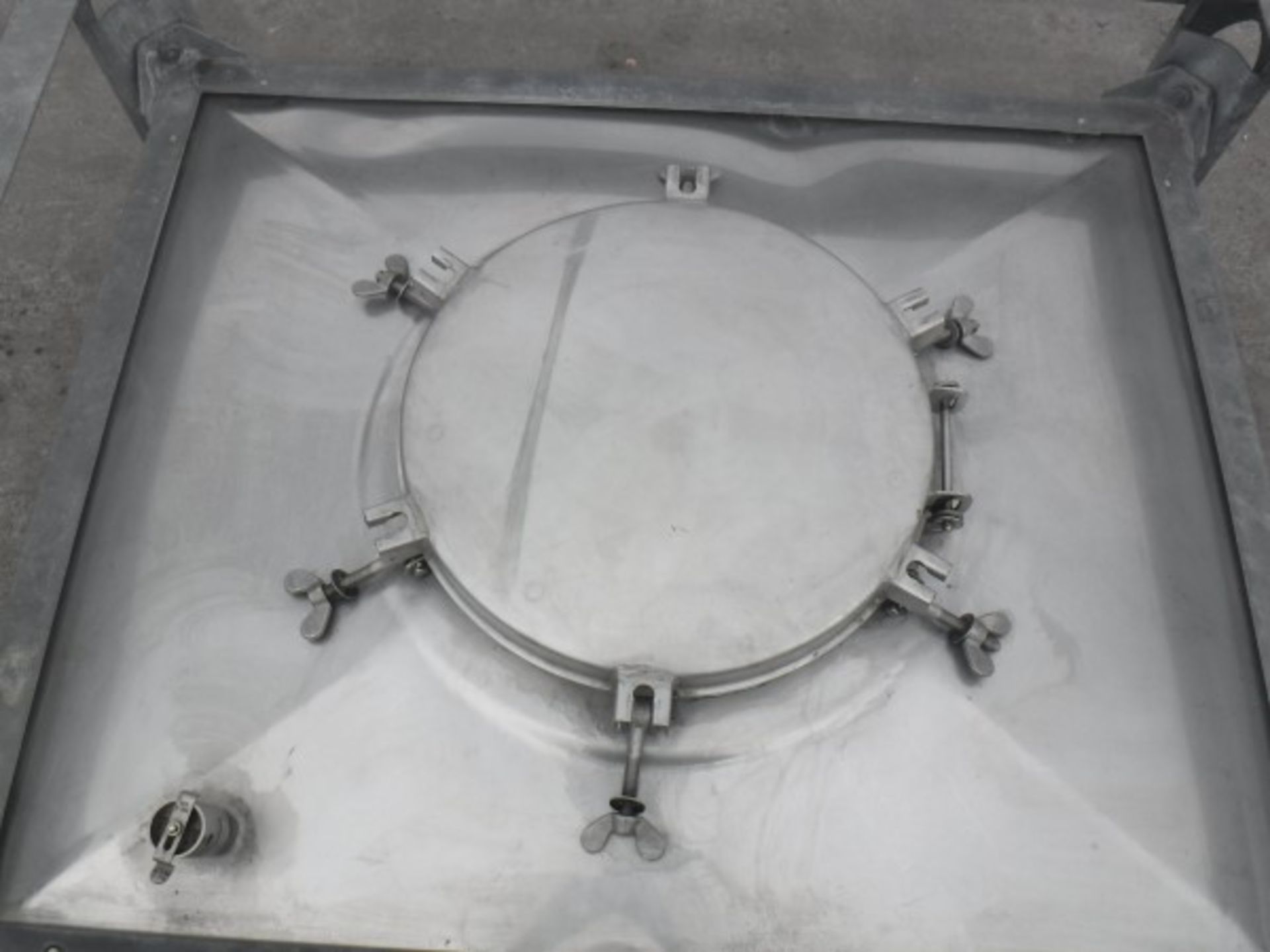 Stainless Steel IBC with Galvanised Protective Frame and Base (Frame can be removed if not neaded) - Image 6 of 8