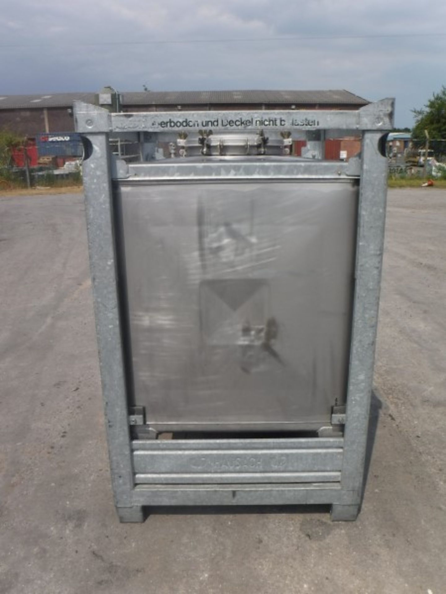 Stainless Steel IBC with Galvanised Protective Frame and Base (Frame can be removed ) Capacity : - Image 4 of 7