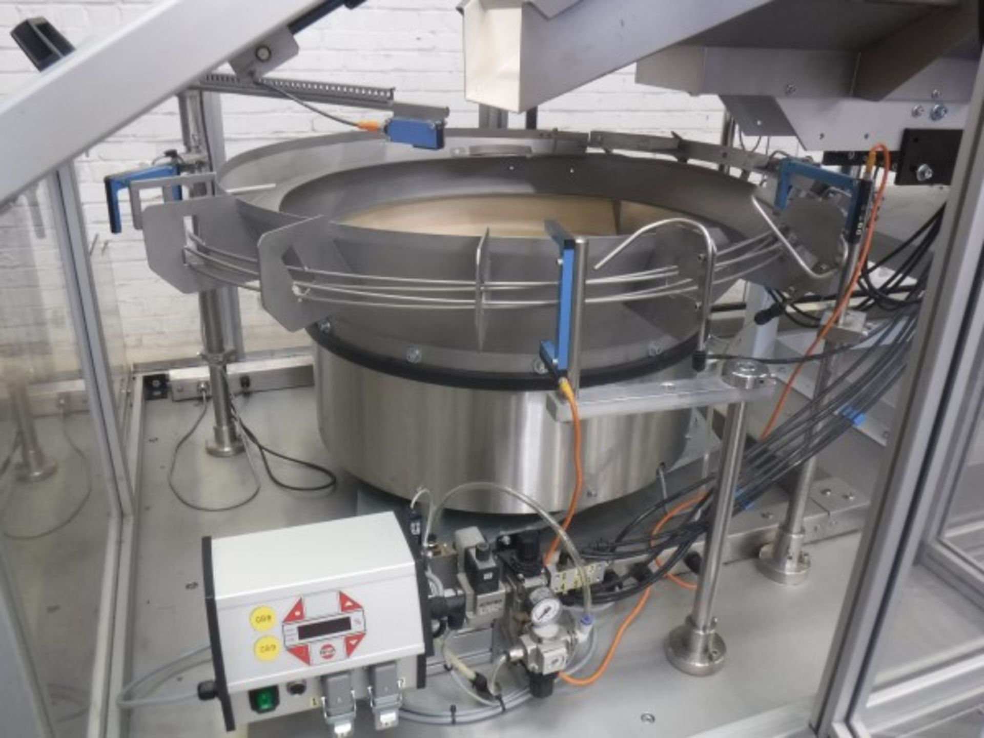 Vibrating Bowl with Loading Lift / Tipper. RNA Automation. - Image 3 of 11