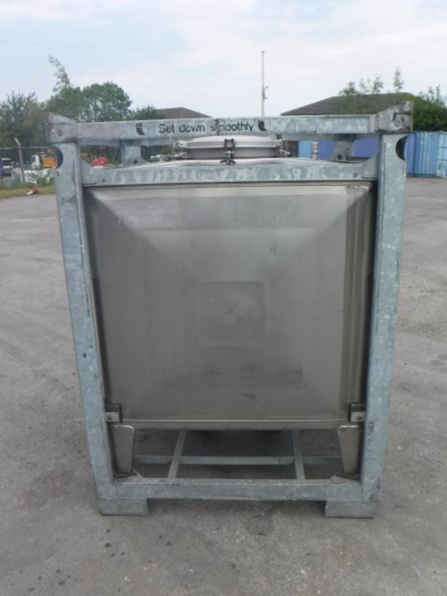 Stainless Steel IBC with Galvanised Protective Frame and Base (Frame can be removed) Capacity : 1000 - Image 3 of 6