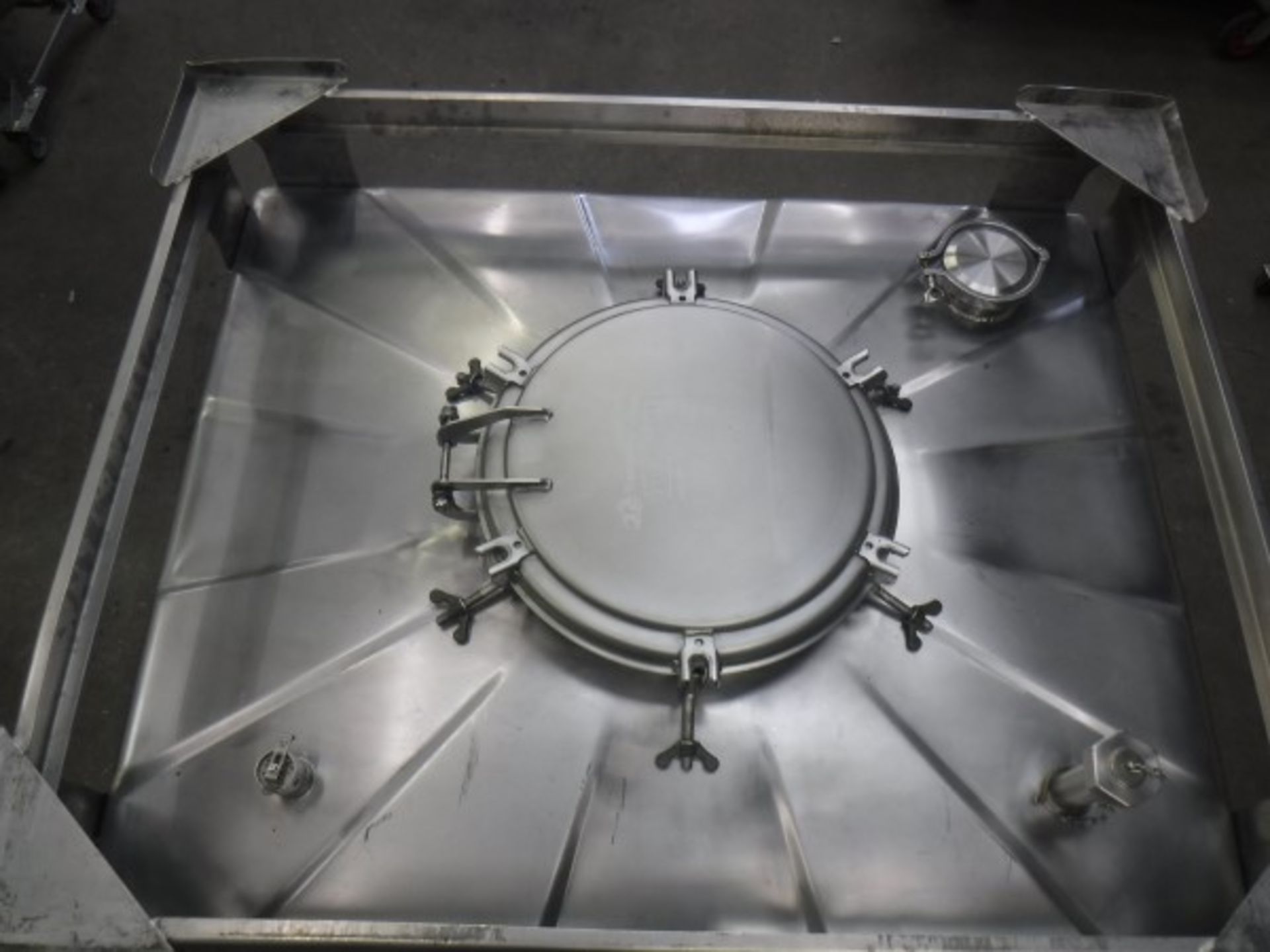 Stainless Steel IBC, 950 litres, Inspection Cover, 2 Filling Points and Pressure release Valve. 1 - Image 6 of 6