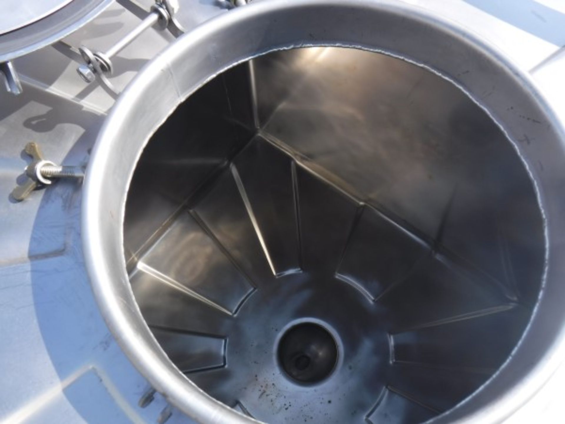 Stainless Steel IBC, 950 litres, Inspection Cover, 2 Filling Points and Pressure release Valve. 1 - Image 7 of 8