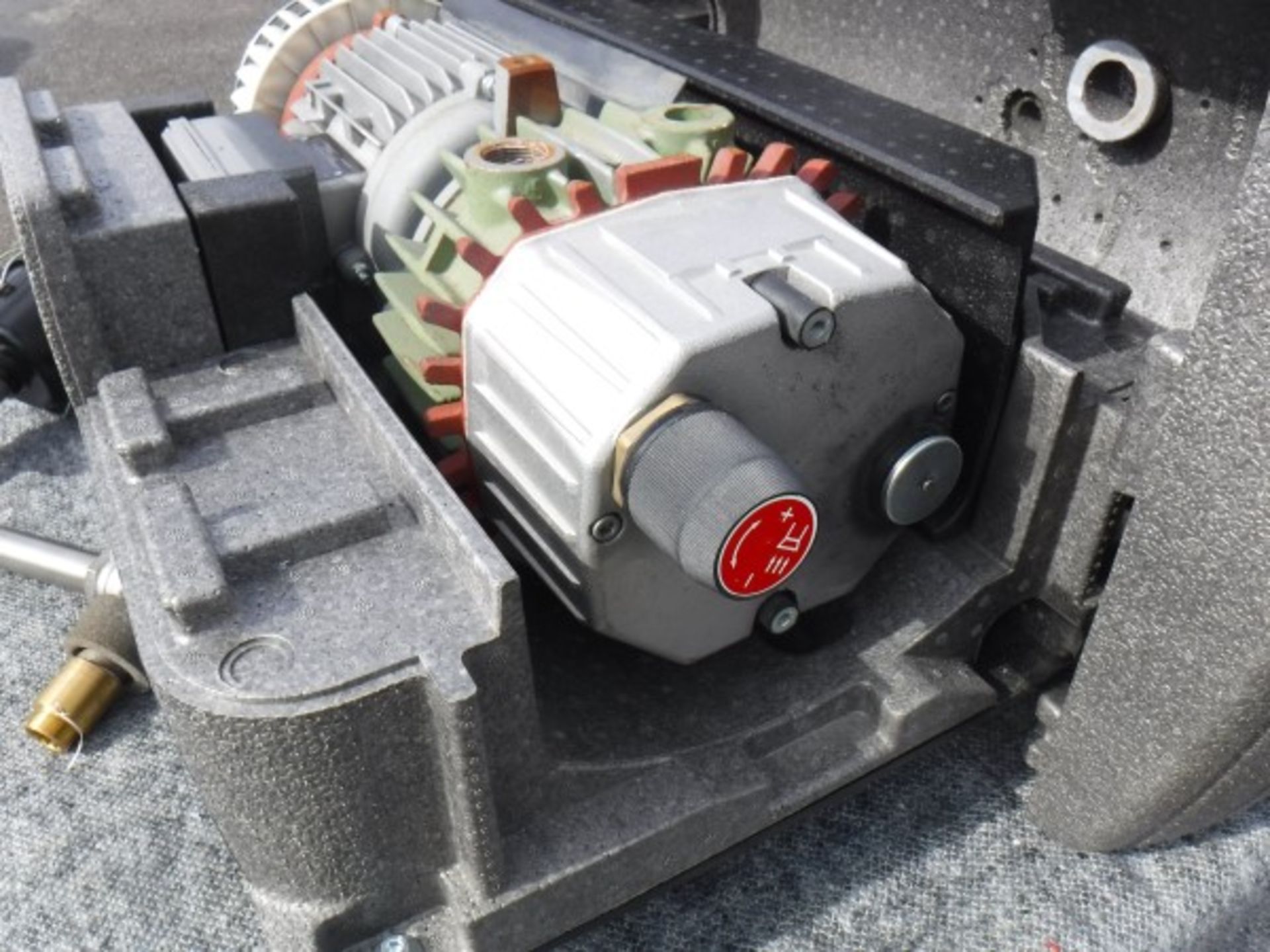 Becker Vacuum Pump in Sound Proof Case, Model VT4.25, Year 2014, 3 Phase. Load-out Charge £10.00 - Image 7 of 8