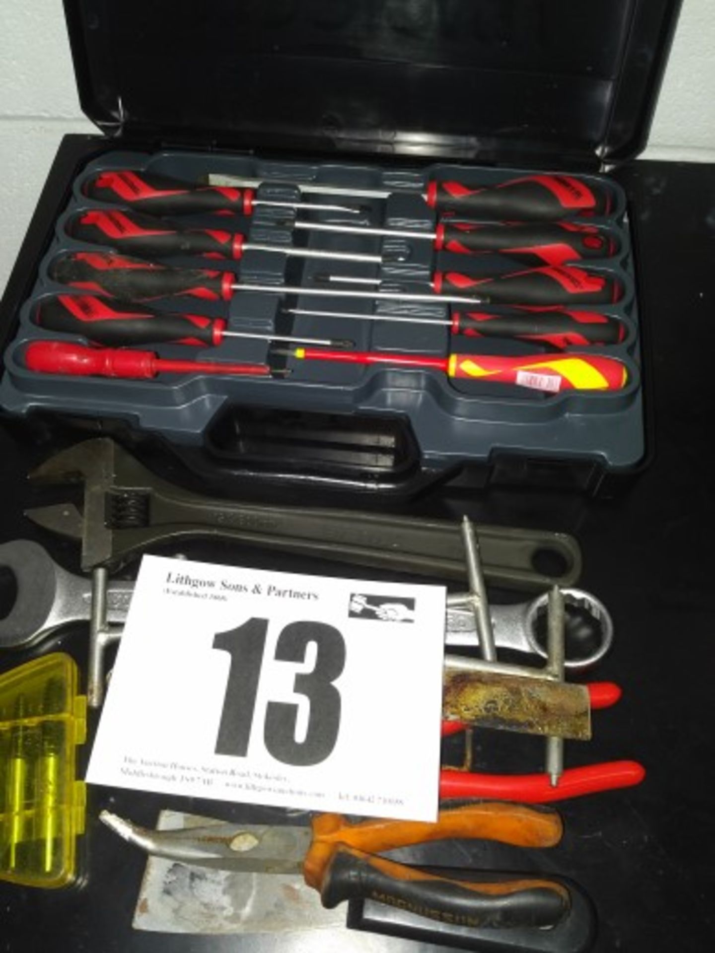 BOX OF SCREWDRIVERS & MISCELLANEOUS HAND TOOLS
