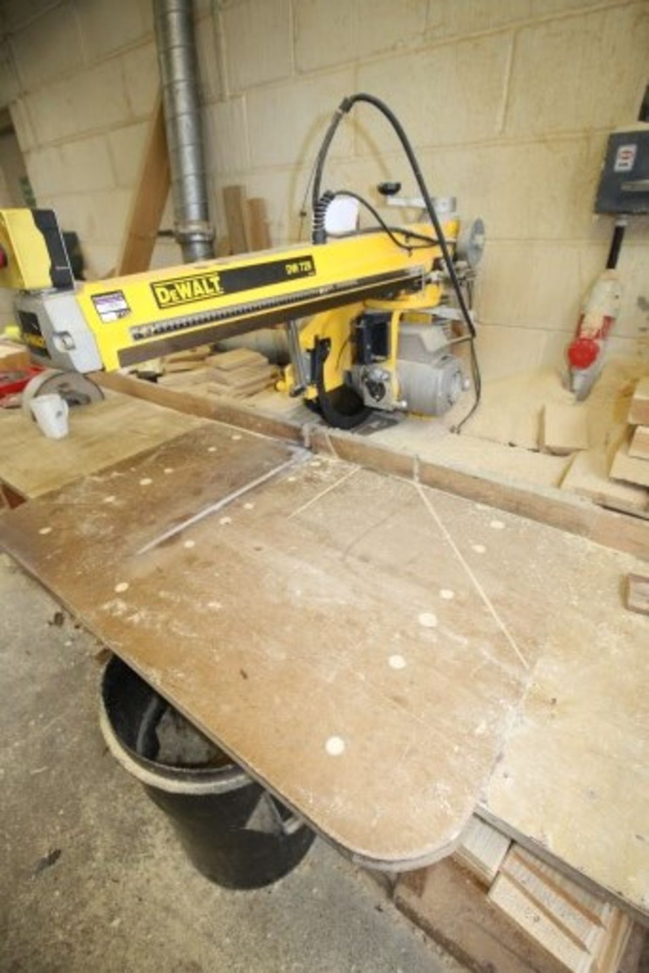 FLOOR STANDING DEWALT DW729 CROSS CUT SAW, SERIAL NUMBER 00068, TYPE A2, 3-PHASE ELECTRIC - Image 2 of 2