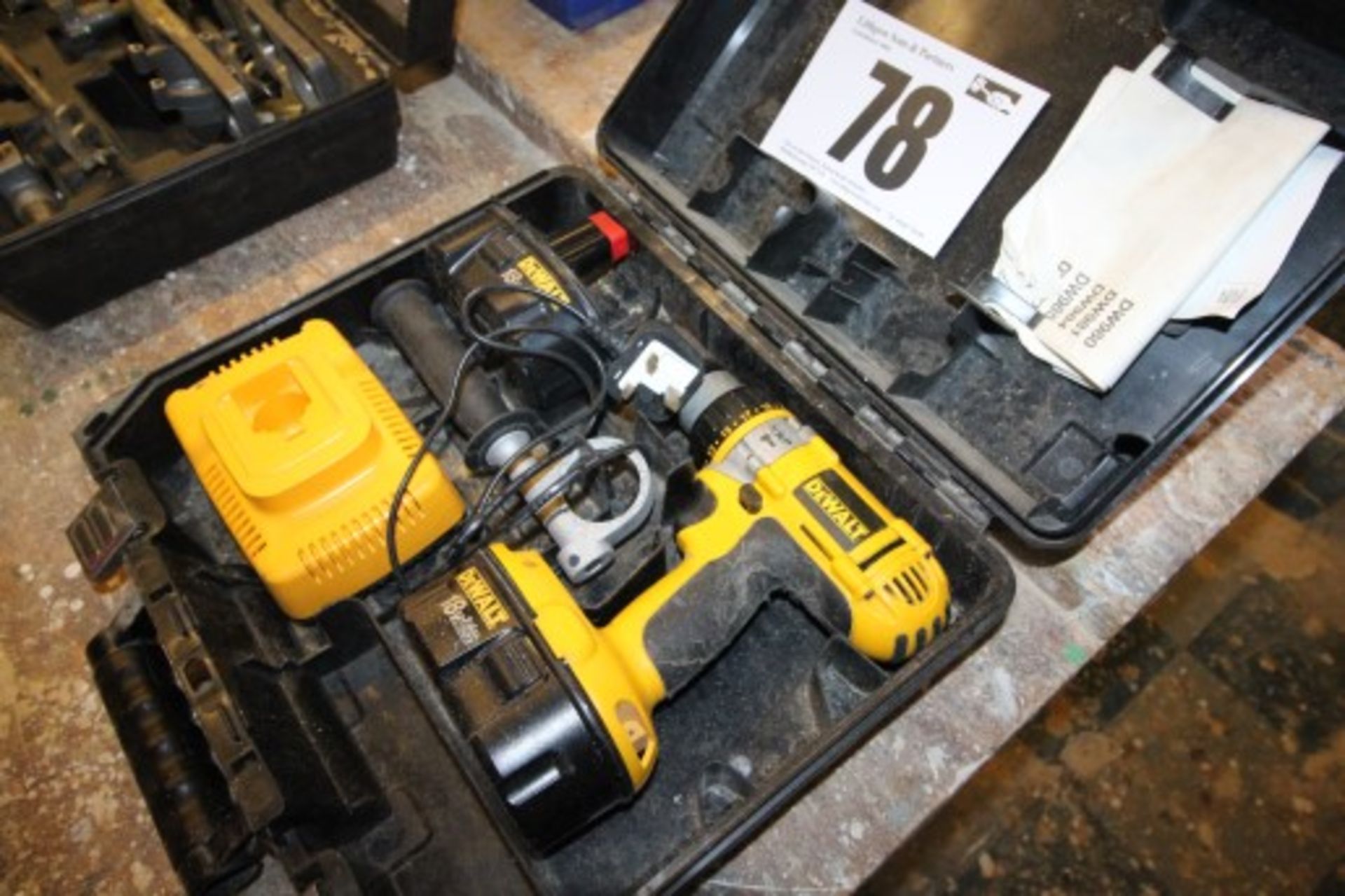 DEWALT 18V CORDLESS DRILL SET COMPRISING DRILL, 2 BATTERIES, CHARGER & BOX