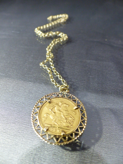 9ct Gold Belcher chain with half sovereign in 9ct Gold mount Total Weight approx - 10.4g - Image 5 of 8