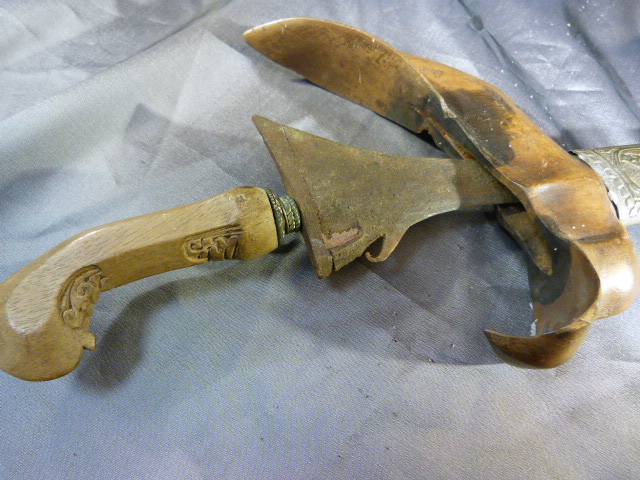 Kris Dagger - Possible early Sumatra Knife with wavy iron blade. Leading to a silver coloured - Image 32 of 36