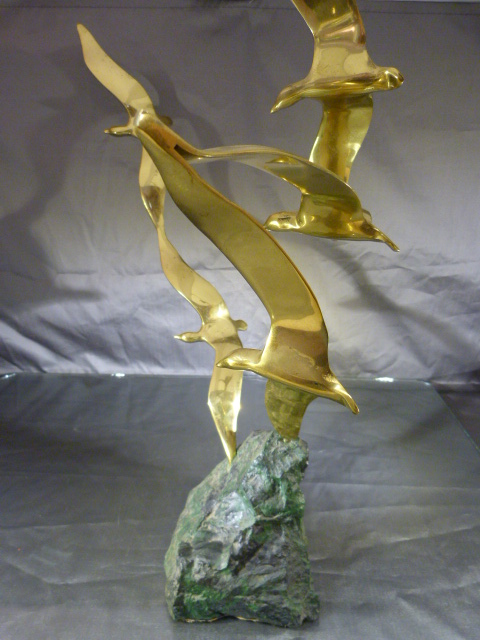 Unusual figure group of Brass Seagulls on a dark Rock by Thomas Blakemore Ltd - Image 2 of 7