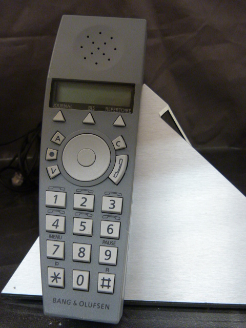 A Bang and Olufsen cordless phone of Geometric form. With original manual. - Image 6 of 8