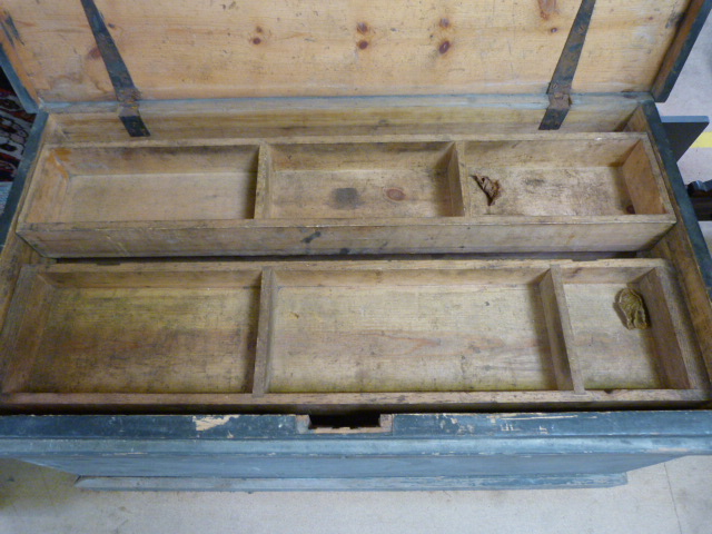 Wooden Carpenters chest with fitted interior - Image 7 of 7