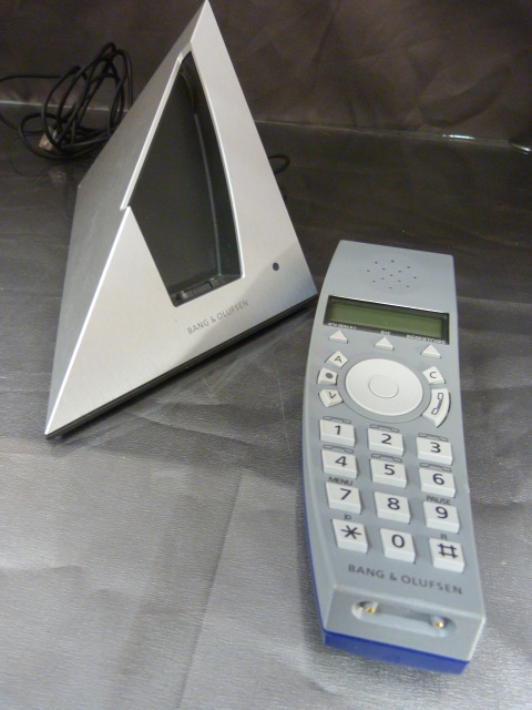 A Bang and Olufsen cordless phone of Geometric form. With original manual. - Image 7 of 8