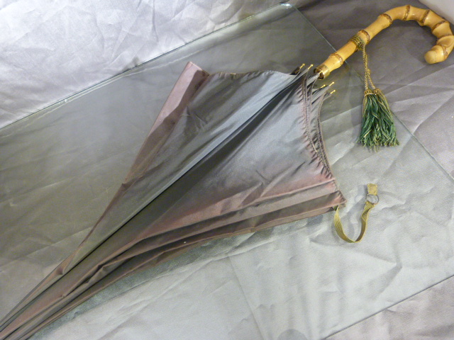 Good Quality early Edwardian umbrella with bamboo handle with tassle. Black fabric mounted onto a - Image 9 of 12