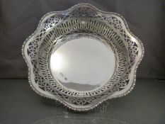 Mappin & Webb silver fruit basket with pierced decoration on four feet hallmarked London 1912,