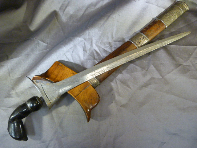 Kris Dagger with straight blade in a hardwood scabbard. The scabbard has silver coloured metal - Image 6 of 24
