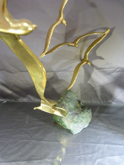 Unusual figure group of Brass Seagulls on a dark Rock by Thomas Blakemore Ltd - Image 4 of 7