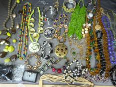 Collection of costume jewellery to include - bracelets, earrings and necklaces etc