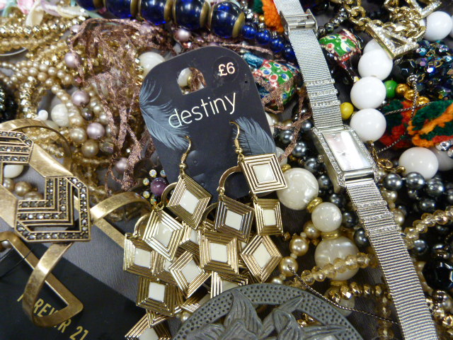 Collection of various modern costume jewellery - Image 2 of 3