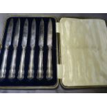 Hallmarked silver handled dessert knives in original case, Sheffield 1910. Blades are silver plate