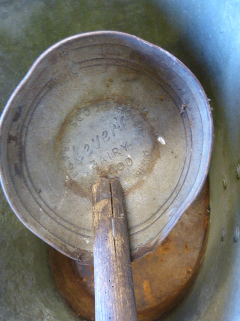 Large oval shaped galvanised water tank on antique cast iron frame with wheels - Image 5 of 7