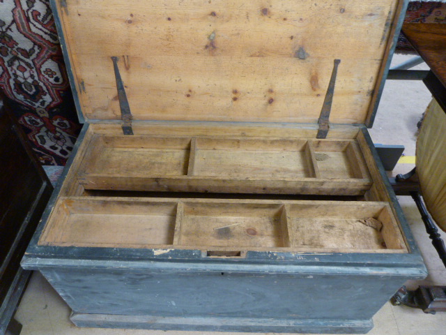 Wooden Carpenters chest with fitted interior - Image 2 of 7
