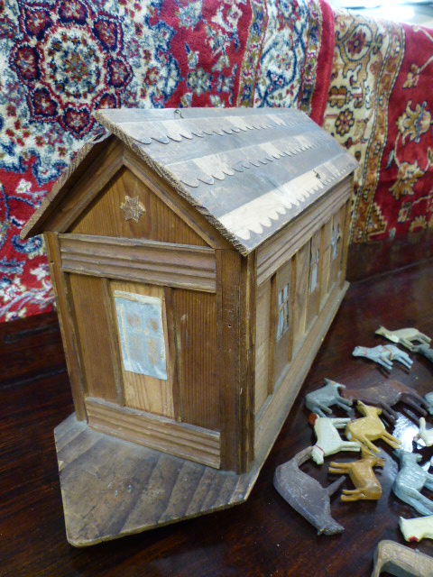 Early naive Victorian/Edwardian Ark - unpainted along with a selection of wooden animals (Some A/F) - Image 3 of 3